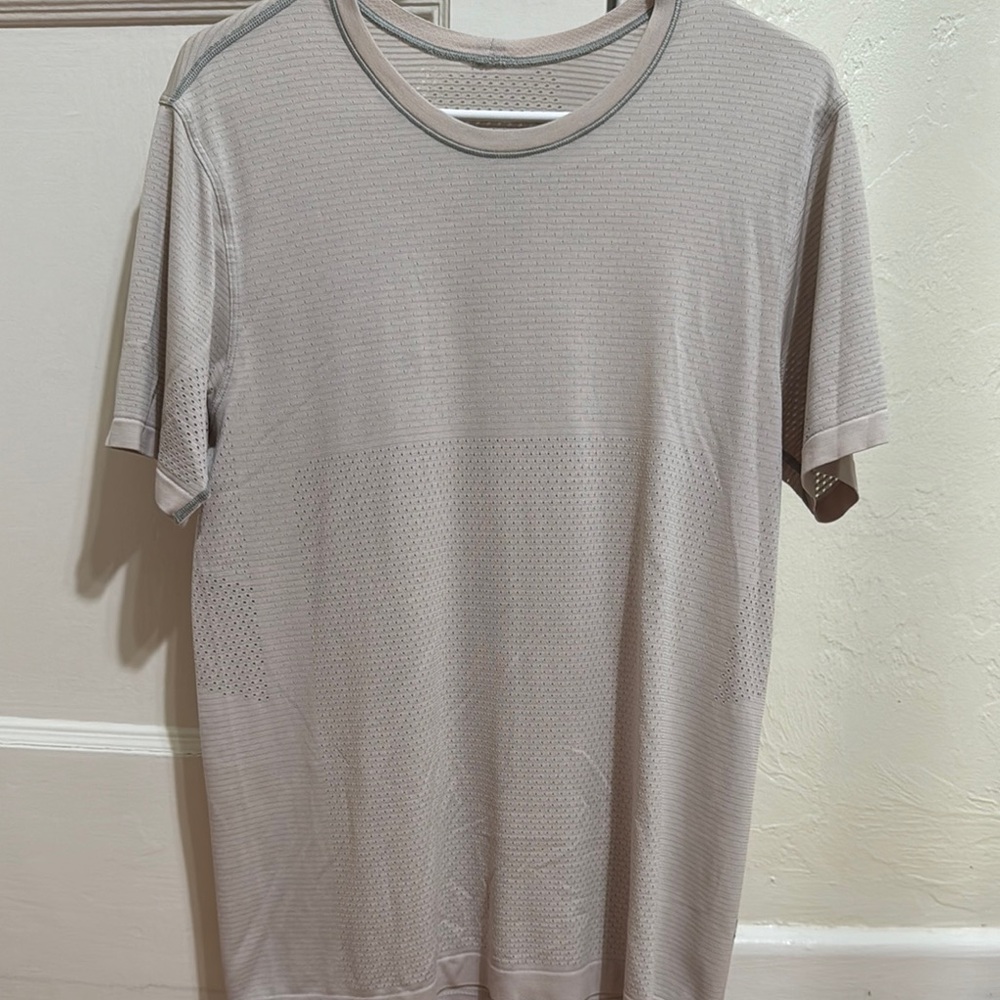 Lululemon Men's Gray Perforated Short Sleeve Activewear T-Shirt